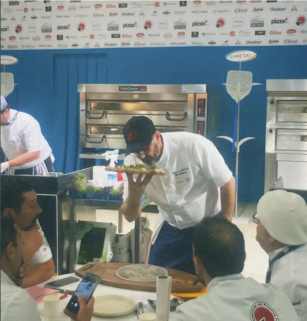 Chef de la pizzeria la Perpoise au championnat de France de pizza à Paris